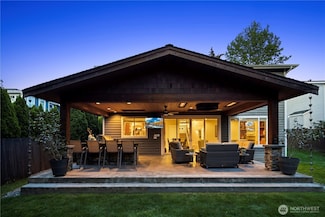 709 7th St S, Kirkland, WA 98033