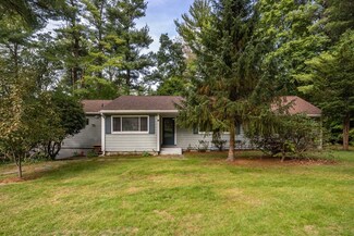 27 Hilltop Dr, Bedford, MA 01730