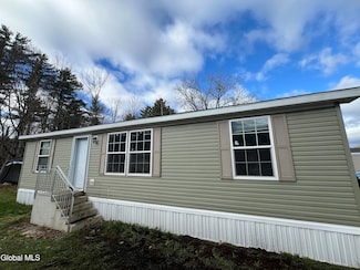 19 Main St, Valley Falls, NY 12185