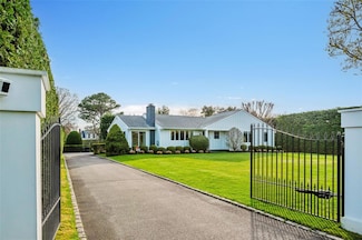 75 Saint Andrews Rd, Southampton, NY 11968