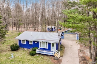 4446 E Shore Dr NE, Kalkaska, MI 49646
