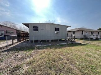 724 Moreno St, Mathis, TX 78368