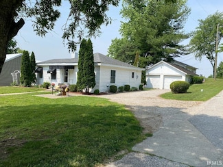 138 N Harrison St, Bloomfield, IN 47424