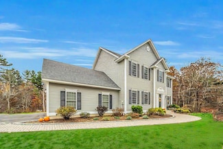 5 Laurel Landing, Hudson, NH 03051