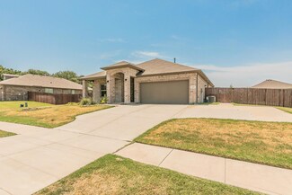 405 Harbor Dr, Azle, TX 76020