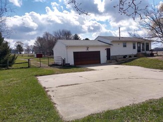 7742 Big Woods Rd, Cedar Falls, IA 50613