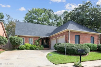 62 Robinwood Place, Jackson, MS 39211