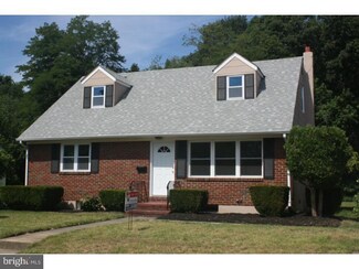 118 Otter Branch Dr, Magnolia, NJ 08049