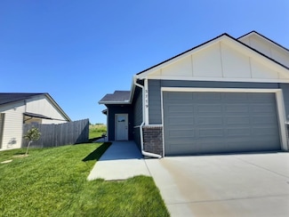 5719 E Bristol St, Bel Aire, KS 67220