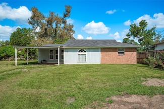 227 N Austin Dr, Angleton, TX 77515