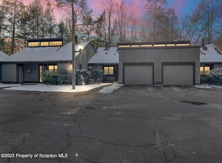 19 Oakford Glen, Clarks Summit, PA 18411