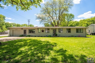 3901 SW Stratford Rd, Topeka, KS 66604