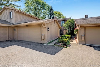 7190 Pebble Park Dr, West Bloomfield, MI 48322