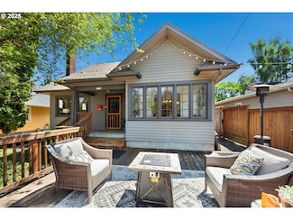 2736 SE Stark St, Portland, OR 97214