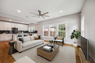 3210 Oakmont St, Houston, TX 77021