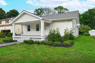 65 Willow Ave, Huntington, NY 11743