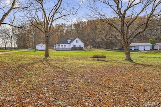 65 Mountain View Ln, Bismarck, MO 63624