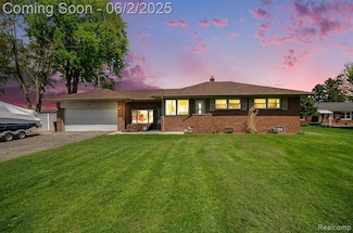 25561 S River Rd, Harrison Township, MI 48045