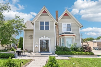 30 S Slusser St, Grayslake, IL 60030