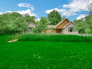 6N136 Florence Ln, Saint Charles, IL 60174