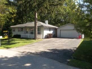 17 N Circle Ave, Port Barrington, IL 60010