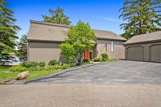 330 Island View Ln Unit A, Lake Barrington, IL 60010