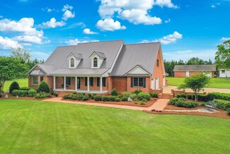 1304 Hires Rd, Jesup, GA 31545