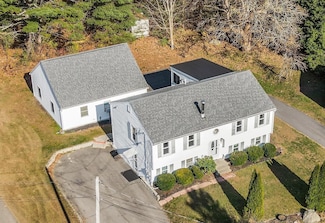 4 Lita Ln, Newmarket, NH 03857