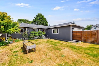 2325 Fischer Ln, Eureka, CA 95503