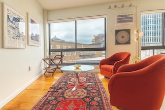 12 Stoneholm St Unit 520, Boston, MA 02115