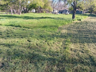508 E College Ave, Comanche, TX 76442