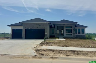 5408 N 213th St, Elkhorn, NE 68022