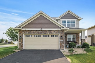 9131 River Rock Dr N, Chanhassen, MN 55317