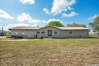 30 Cr 405, Campbellton, TX 78008