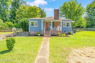 1110 Farris Dr, Knoxville, TN 37912