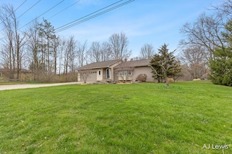 3281 Bauer Rd, Jenison, MI 49428