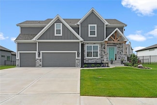 4813 NE Jamestown Dr, Lee's Summit, MO 64064