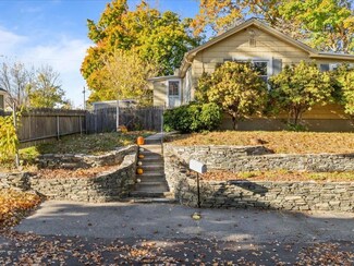 105 Naushon Ave, Warwick, RI 02888