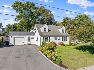 221 Holmes Rd, Warwick, RI 02888