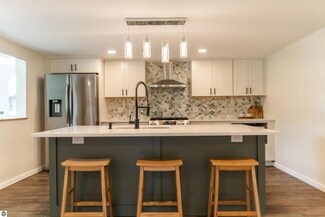 968 Barlow St, Traverse City, MI 49686
