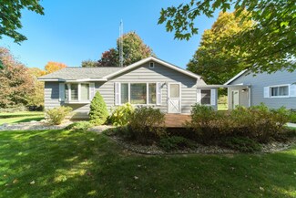 4457 Maidens Rd, Onekama, MI 49675