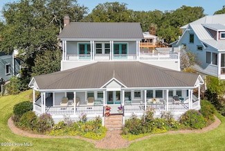516 W Brunswick St, Southport, NC 28461