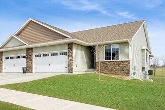 710 Creekside Dr, Tiffin, IA 52340
