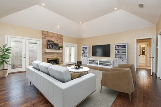 7412 Kelving St, Houston, TX 77030