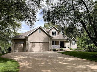 9800 Crestwood Cir, Demotte, IN 46310