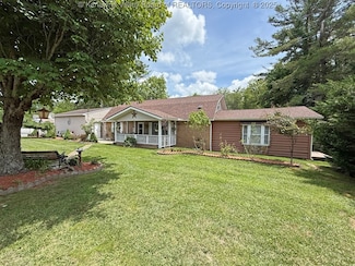 960 Grandview Rd, Daniels, WV 25832