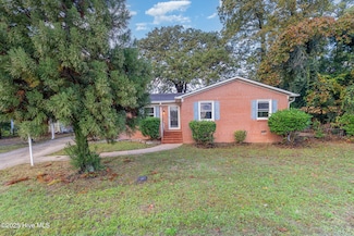 1310 Bingham Dr, Fayetteville, NC 28304