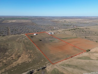 737 Joy Ln, Floresville, TX 78114