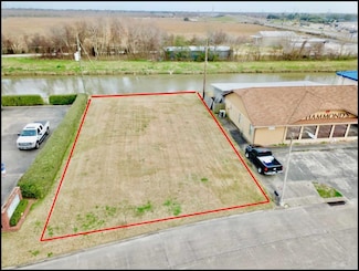 3161 Saba Labe, Port Neches, TX 77651