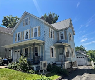 33 Bank St, Walden, NY 12586